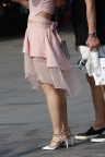 燕尾服粉色长裙美腿美女