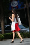 红色短裙裸腿高跟少妇