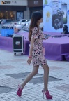 漂亮的花裙美腿高跟美女