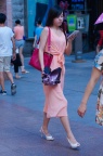粉色透视长裙裸足高跟美女