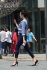 与众不同的裸足高跟美女
