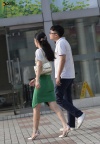 绿色开叉裙美腿高跟少妇
