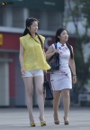 黄衫短裤美腿高跟少妇