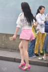 长发粉色短裤裸腿高跟少妇
