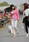 两个长发美腿高跟女郎
