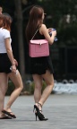 靓丽的红唇美腿高跟美女