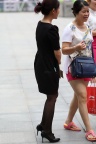 美丽的黑裙黑丝美腿高跟少妇